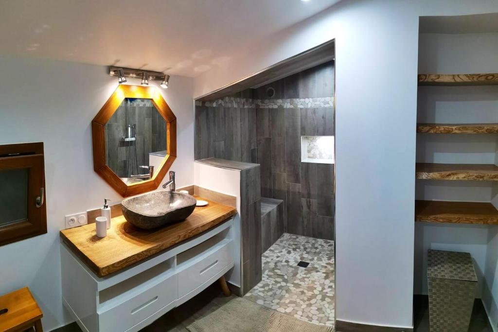 Zdjęcie z galerii obiektu Maison de charme a Balazuc avec jardin et mobilier exterieur w mieście Balazuc