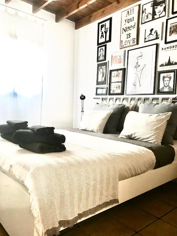 Postel nebo postele na pokoji v ubytování Kalufa Surf House