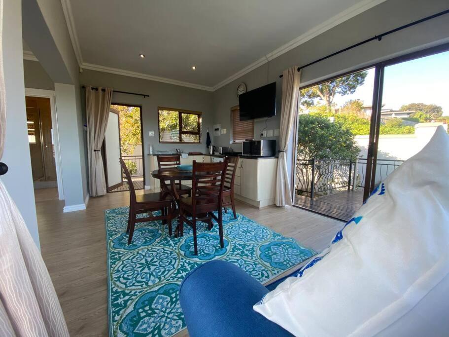 Solar-powered Lovely 1-Room Loft with amazing lagoon views! - Image 8
