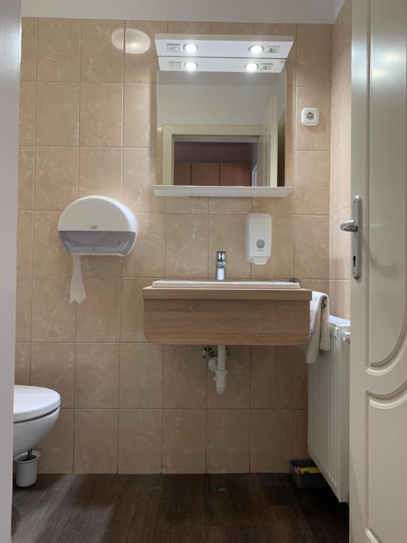 Kúpeľňa v ubytovaní Nimród Hotel és Ètterem