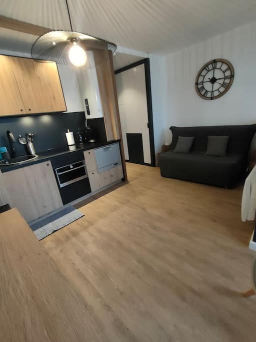 Kuchyňa alebo kuchynka v ubytovaní Magnifique 3 étoiles en hyper centre avec place privée