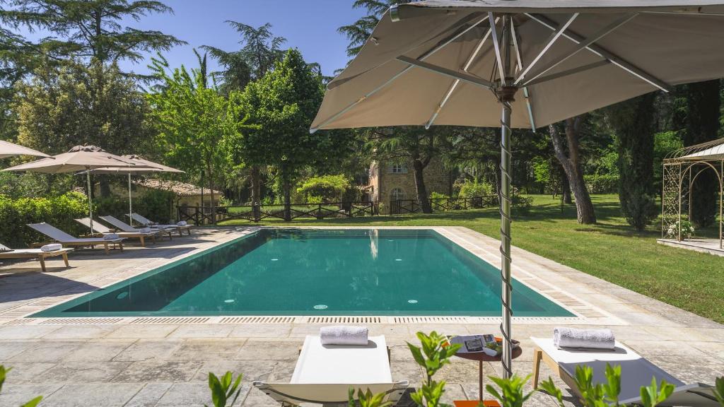 Basen w obiekcie VILLA METELLIANO 10, Emma Villas lub w pobliżu