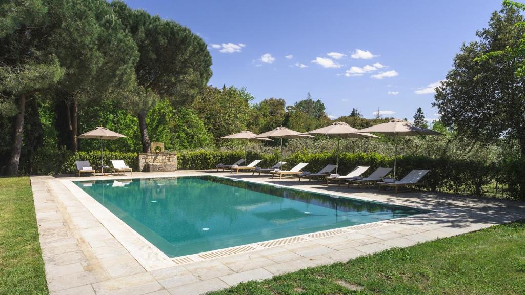 Basen w obiekcie VILLA METELLIANO 10, Emma Villas lub w pobliżu