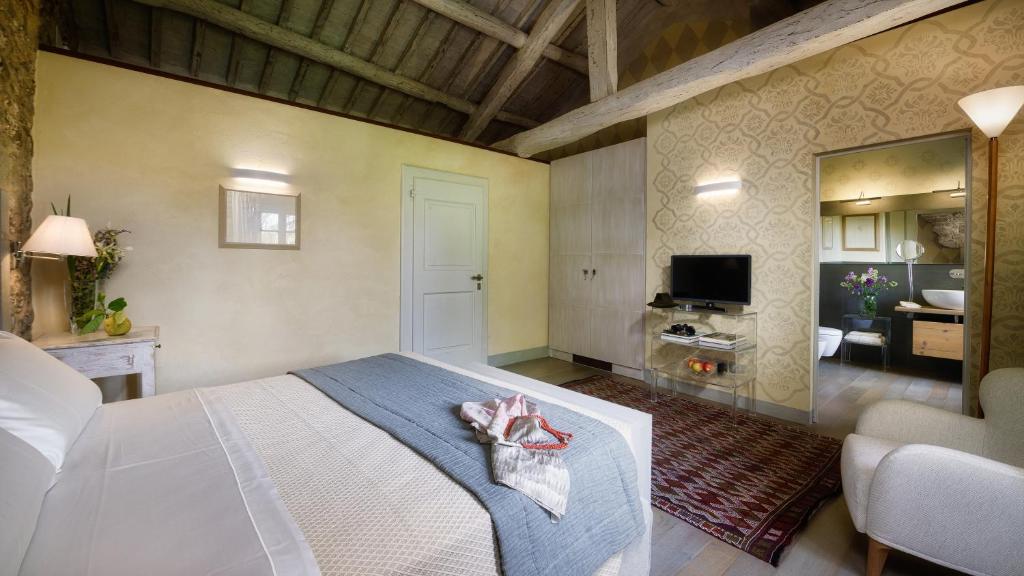 Telewizja i/lub zestaw kina domowego w obiekcie VILLA METELLIANO 10, Emma Villas