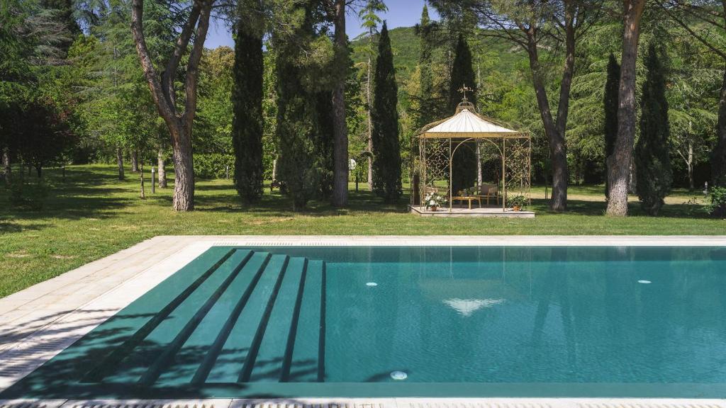 Basen w obiekcie VILLA METELLIANO 10, Emma Villas lub w pobliżu