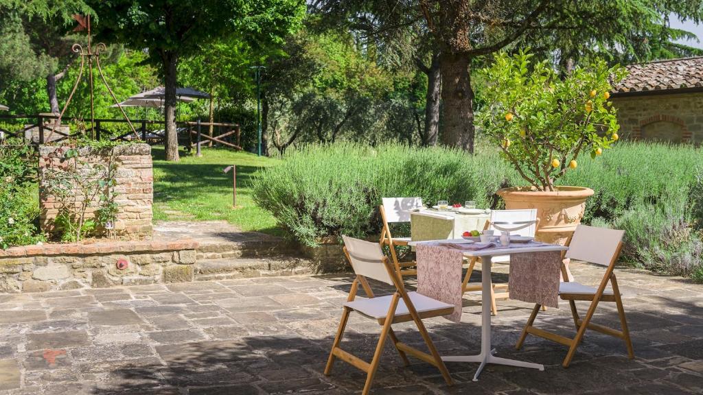 Ogród w obiekcie VILLA METELLIANO 10, Emma Villas