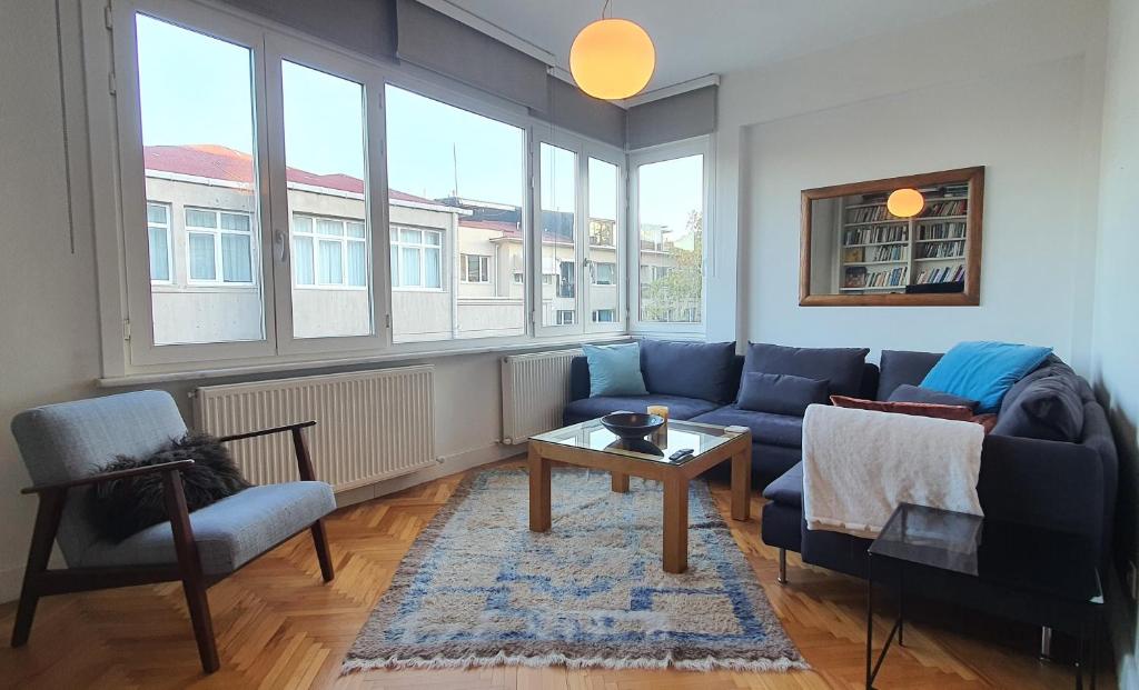 Stylish Cozy 1-bedroom with balcony & Sea view