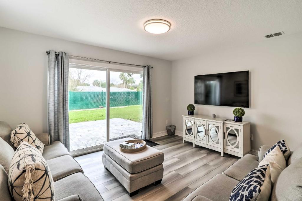 Charming Florida Home, HalfMile to Beach!, Jacksonville Beach (updated