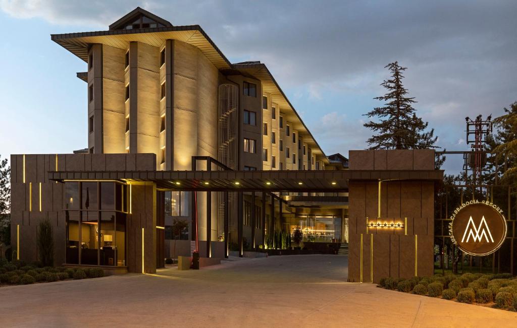 un gran edificio con un cartel delante en Mustafa Cappadocia Resort, en Ürgüp