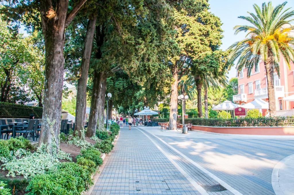 Vonkajšia záhrada v ubytovaní Apartment XXL Rio