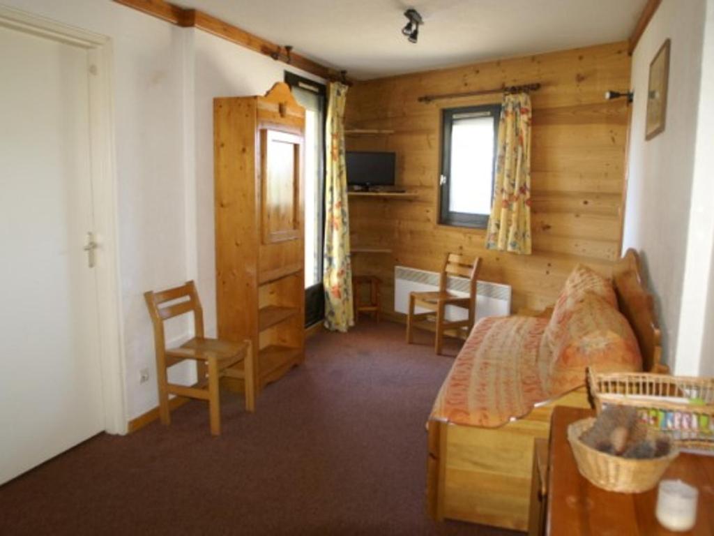 a living room with a couch and a table at Appartement Les Adrets-Prapoutel, 2 pièces, 4 personnes - FR-1-557-8 in Les Adrets