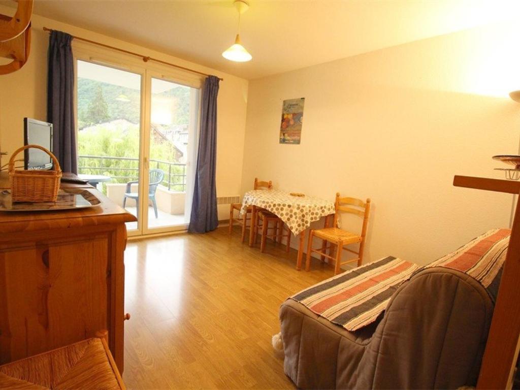O zonă de relaxare la Appartement Bagnères-de-Luchon, 2 pièces, 4 personnes - FR-1-313-166