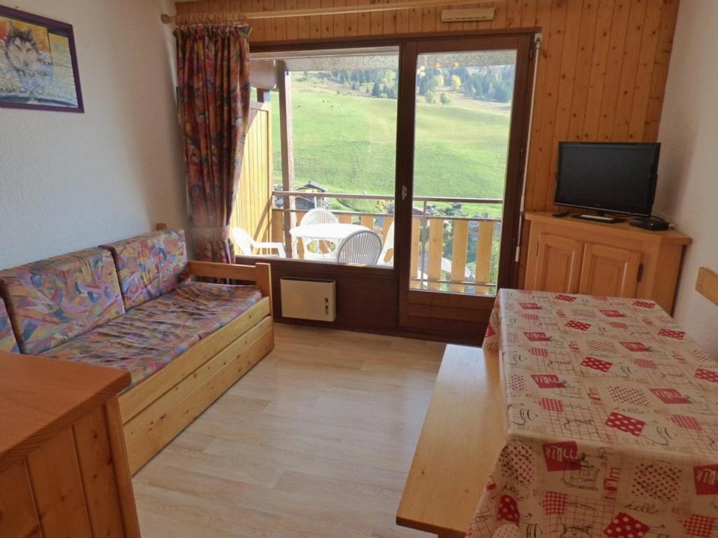 O zonă de relaxare la Studio Le Grand-Bornand, 1 pièce, 4 personnes - FR-1-458-114