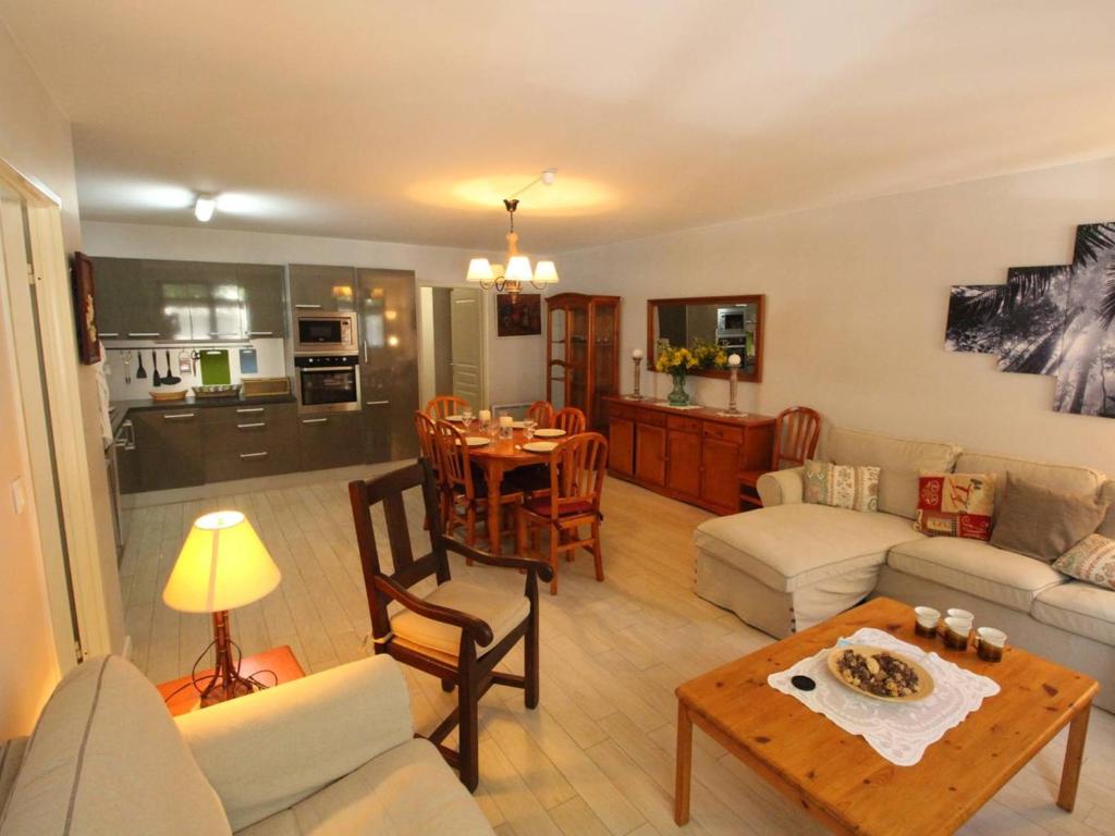 Un lugar para sentarse en Appartement Bagnères-de-Luchon, 4 pièces, 6 personnes - FR-1-313-203