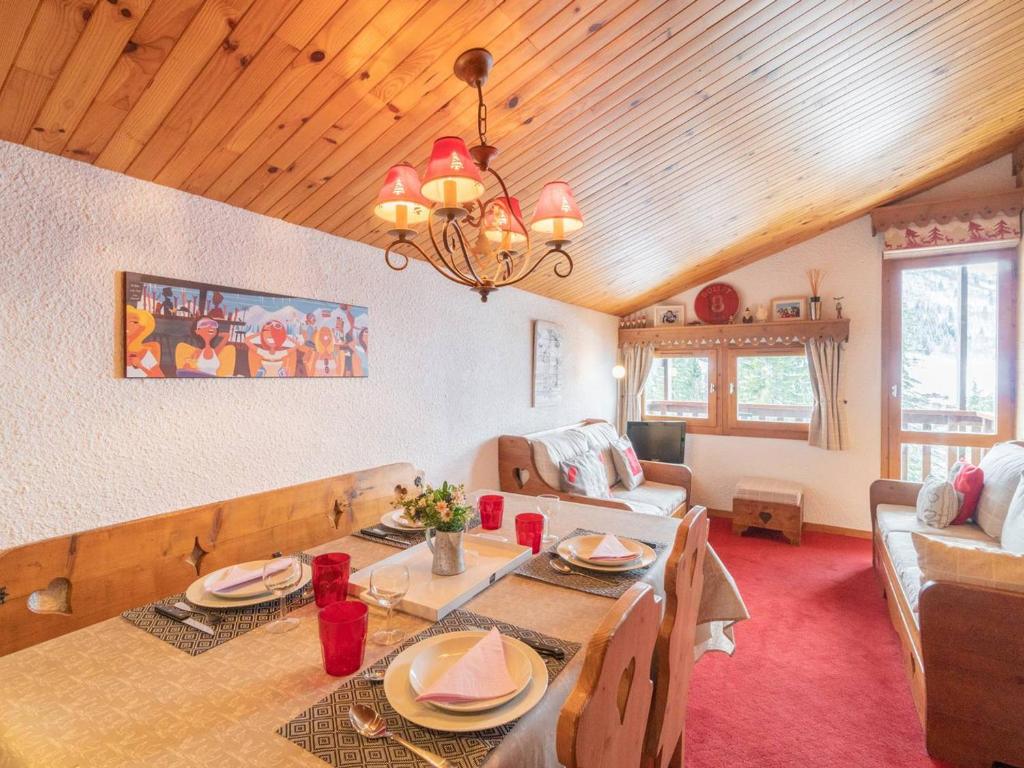 a living room with a table and a couch at Appartement Valmorel, 3 pièces, 4 personnes - FR-1-291-871 in Valmorel