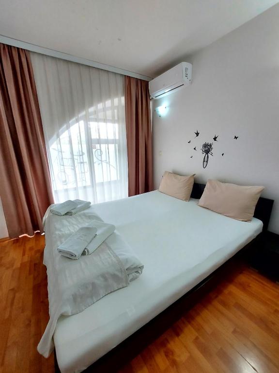 Postel nebo postele na pokoji v ubytování The Bulevard Hotel