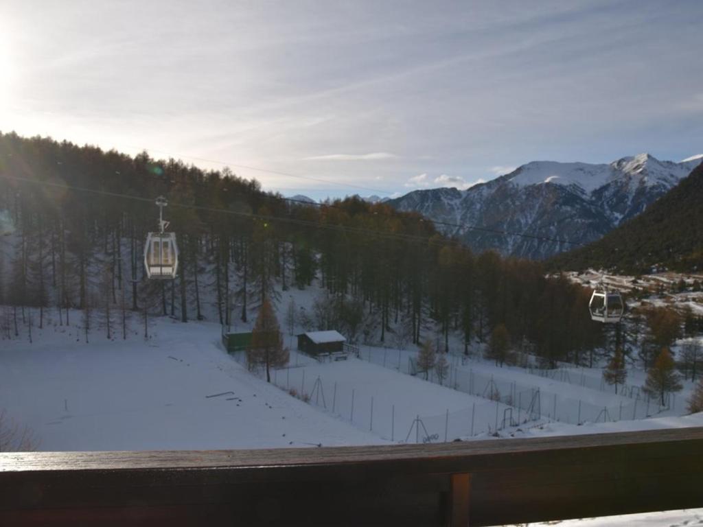 a view of a ski slope with a ski lift at Appartement Montgenèvre, 3 pièces, 8 personnes - FR-1-266-182 in Montgenèvre