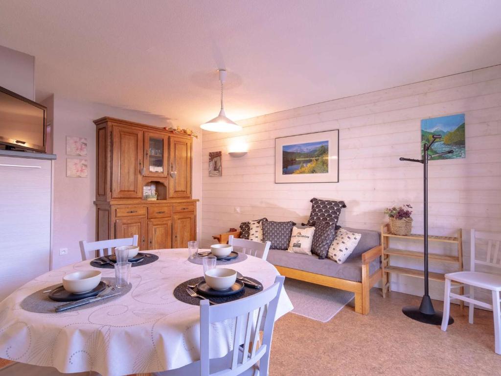 a living room with a table and a couch at Confort et Accès Facile : Proche Télécabine, 2 Chambres - FR-1-296-364 in Saint-Lary-Soulan