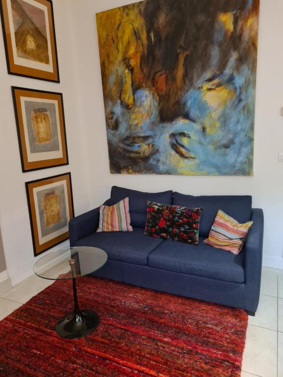 Część wypoczynkowa w obiekcie Suite indépendante avec 1 chambre et 1 bureau