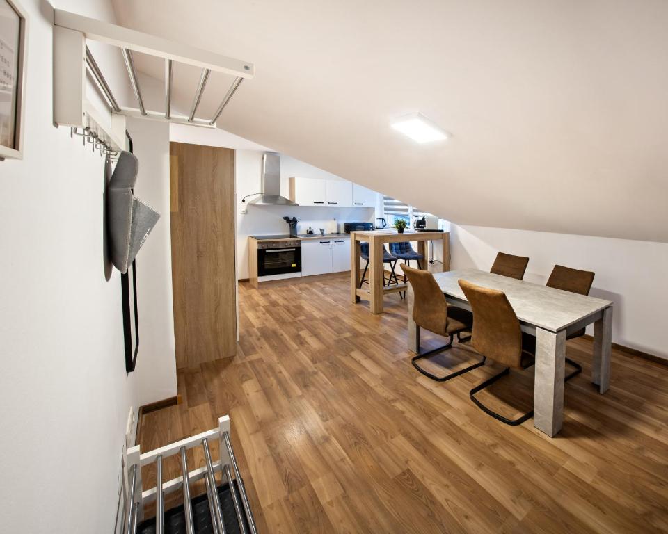 Kuchyň nebo kuchyňský kout v ubytování CozyHome - Spacious and Modern Apartment close to Vienna