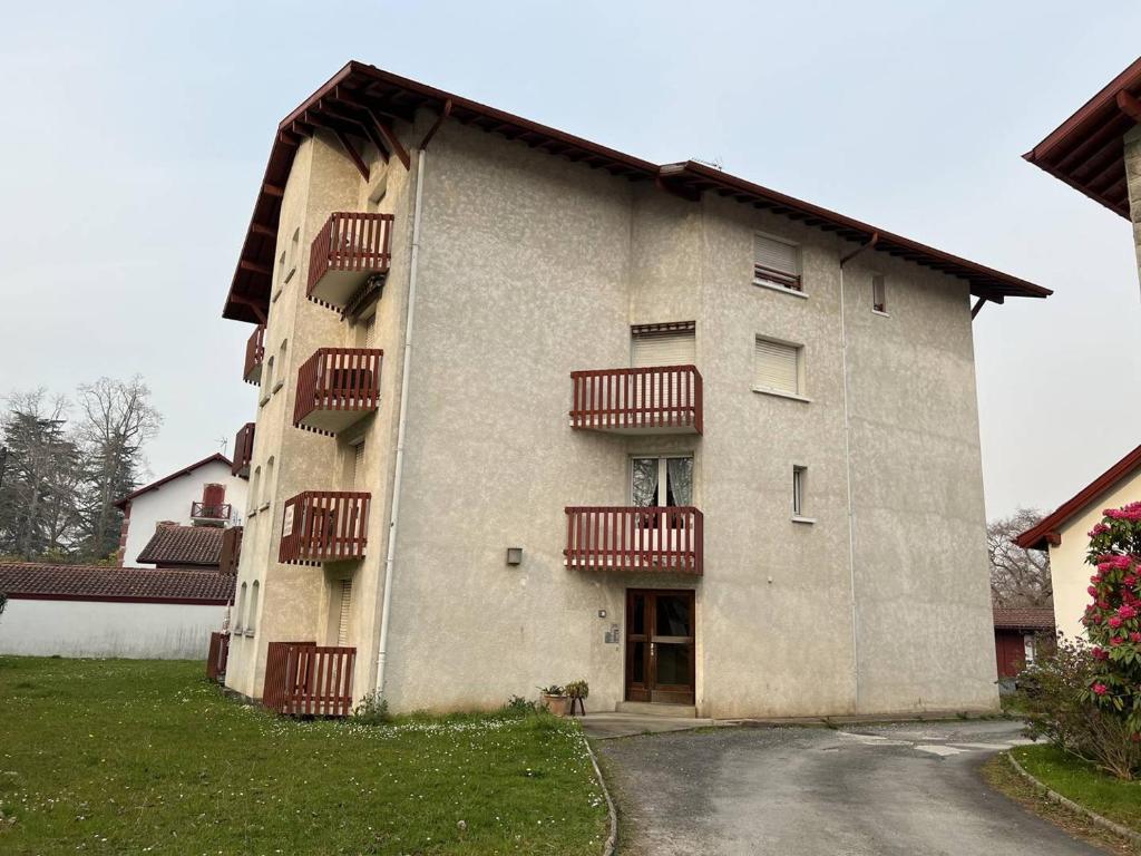 Cambo-les-Bains : T1 Bis lumineux avec balcon, parking, animaux admis - FR-1-495-31 - Apartamento (2 Adultos)