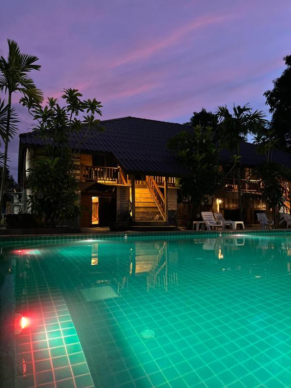 Bazén v ubytování Krabi Klong Muang Bay Resort nebo v jeho okolí