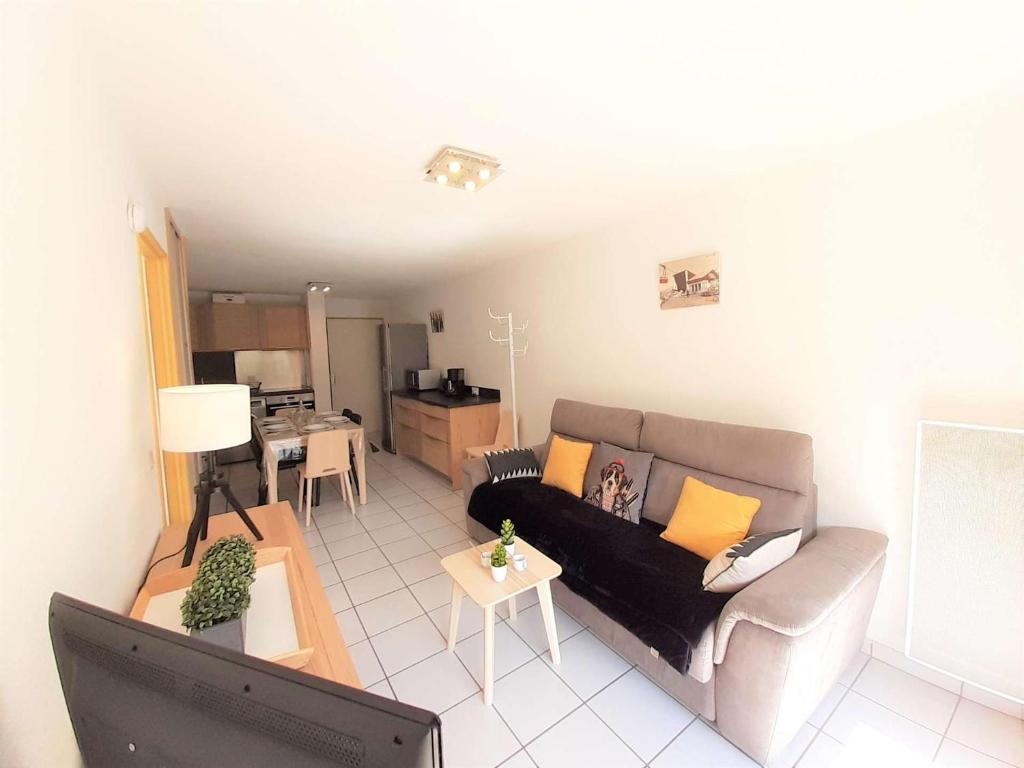 Photo de la galerie de l'établissement Appartement T2 avec Jardin - 6 Couchages, 3 Étoiles, Parking, WiFi - Saint-Lary-Soulan - FR-1-457-224, à Saint-Lary-Soulan