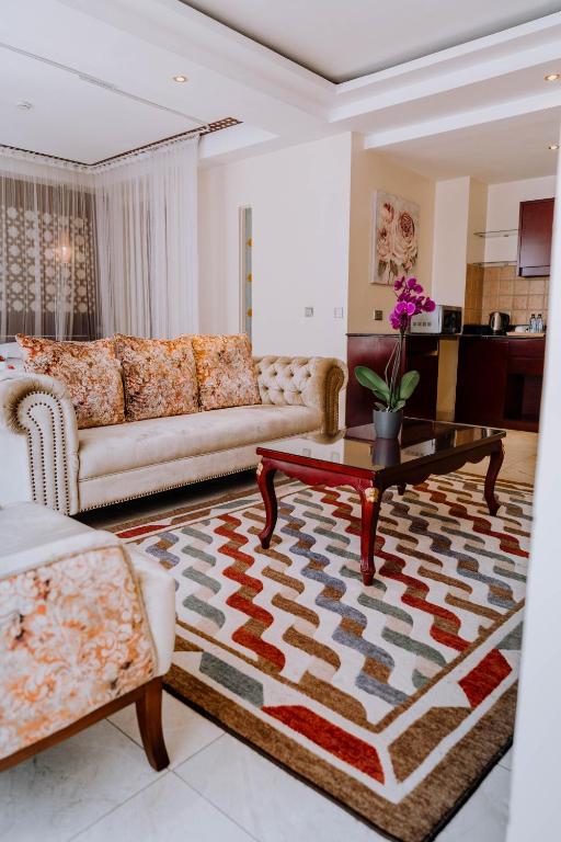 Posezení v ubytování Saab Royale Hotel