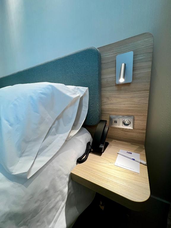 Holiday Inn Express - Madrid - Airport by IHG - Standard Twin Room With Free Breakfast