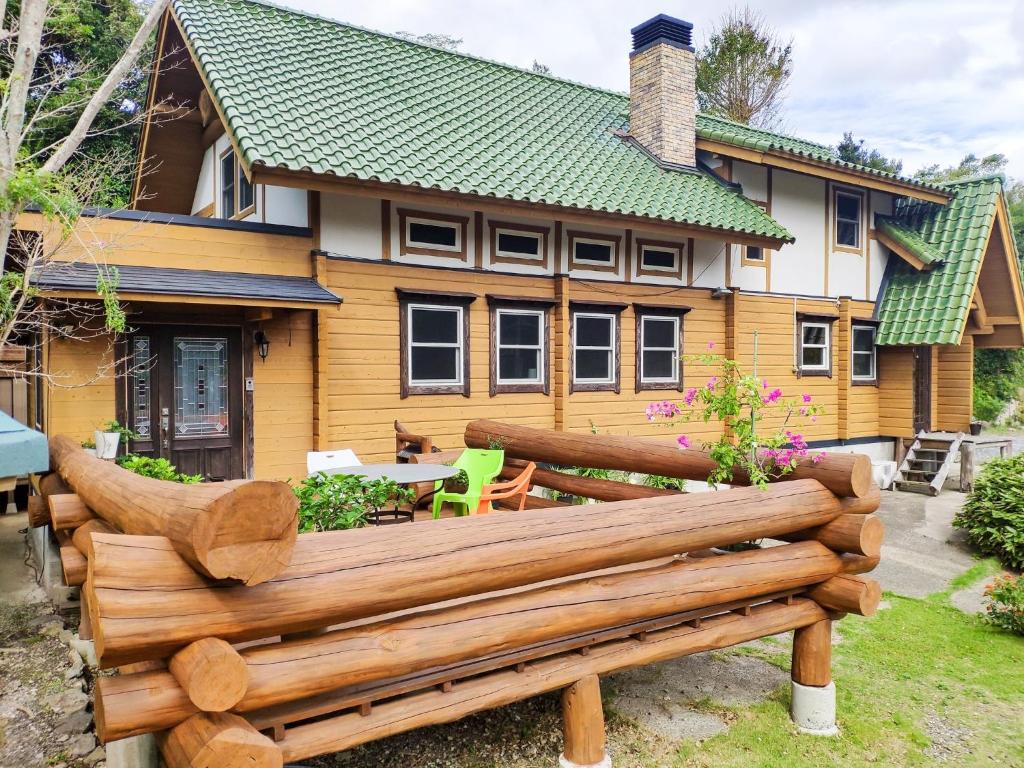 a wooden bench in front of a house at Shimanologhouse - Vacation STAY 41662v in Iki