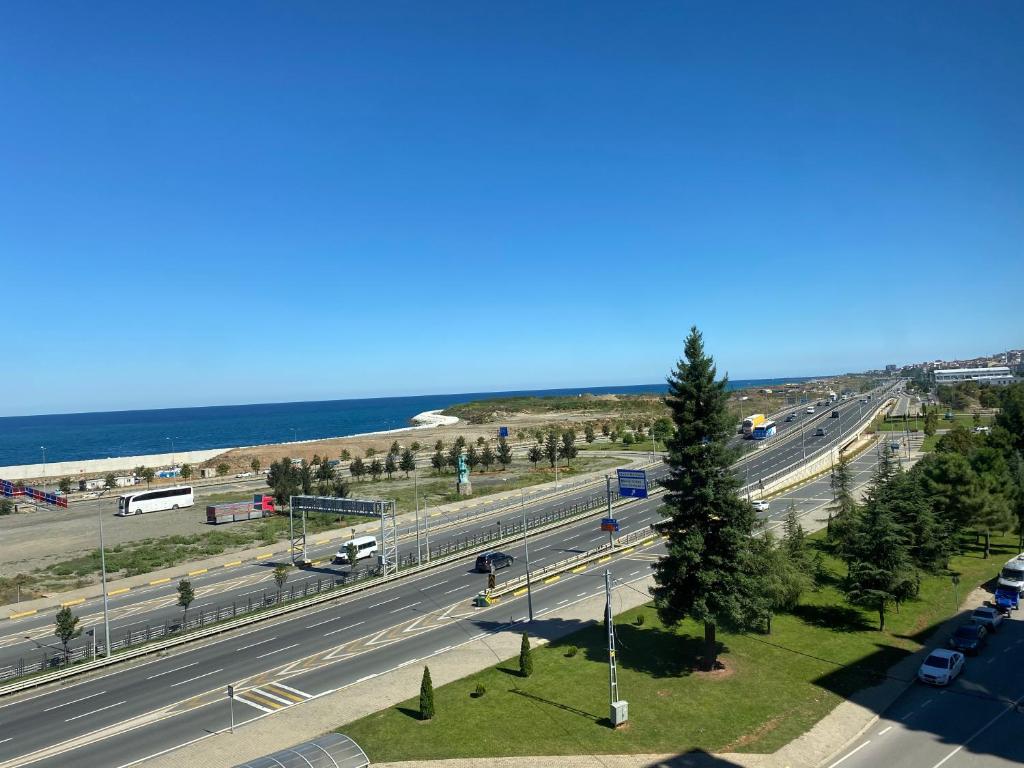 Trabzon’da denize sıfır merkezde eşyalı daire