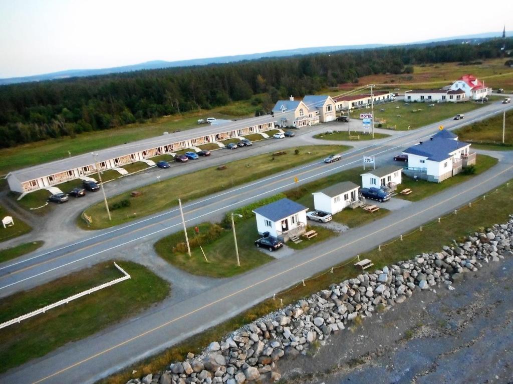 an aerial view of a highway with a building at Motel de la mer in Rimouski