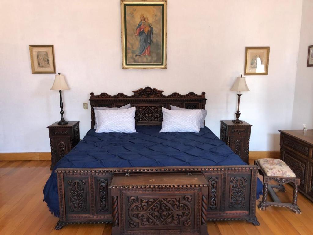 Voodi või voodid majutusasutuse Suite con decoración antigua en el centro toas