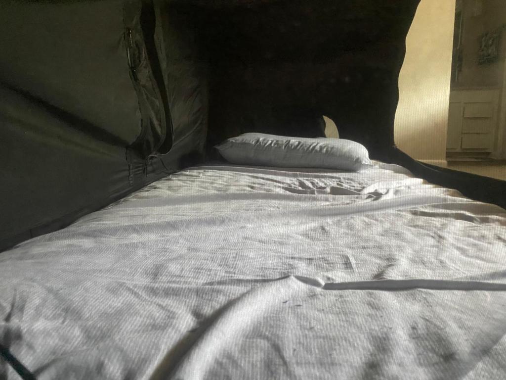 Hostel Mens Crashpad for Marta riders by Airport, College Park, USA