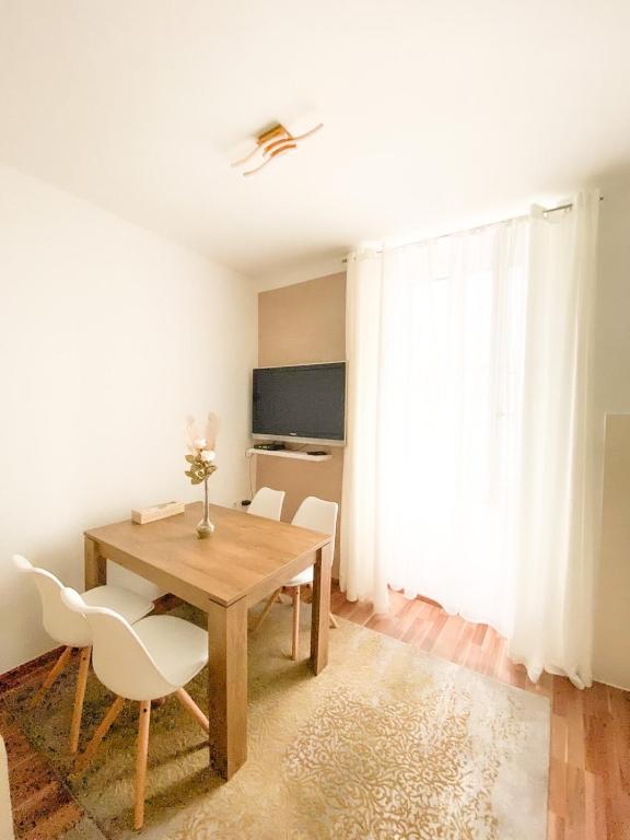 TV a/nebo společenská místnost v ubytování Apartment #Story