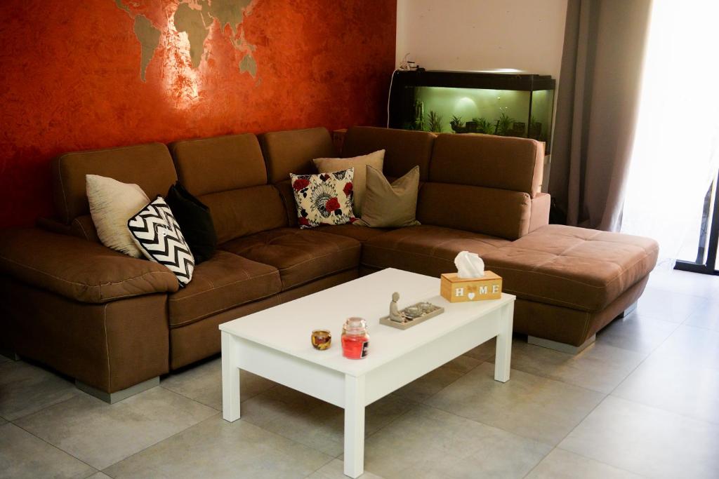 Posezení v ubytování Modern and Homely Apartment in Marsaskala