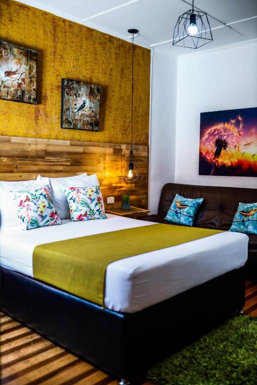 Uma cama ou camas num quarto em The Garden Lleras 10