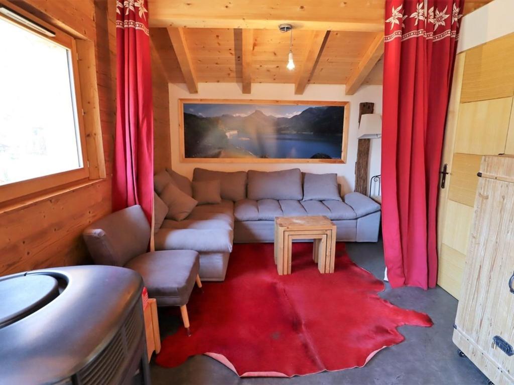 Chalet calme et récent à Arêches-Beaufort, 8 pers, exposé sud, terrasse ensoleillée, proche du village - FR-1-342-208