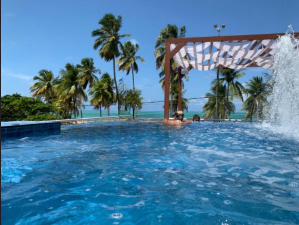 A piscina localizada em Netuanah Praia Hotel ou nos arredores