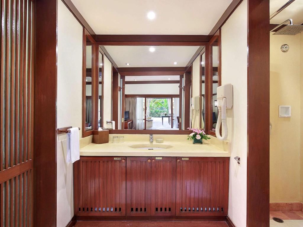 Foto da galeria de Novotel Bogor Golf Resort em Bogor