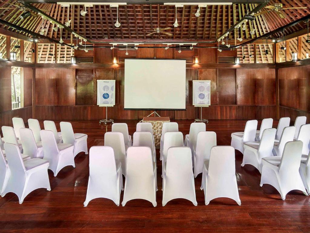 Área de negócios e/ou sala de conferências em Novotel Bogor Golf Resort