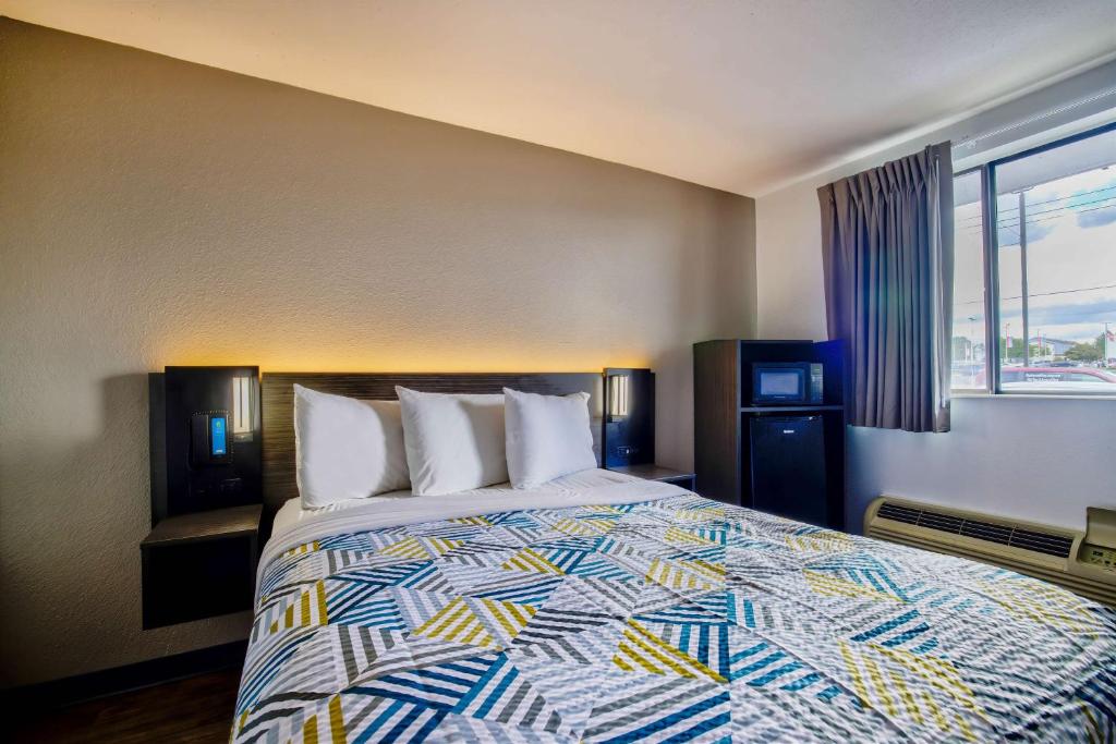 Motel 6-Jackson, MS - Habitación Con Cama Grande - No Fumadores