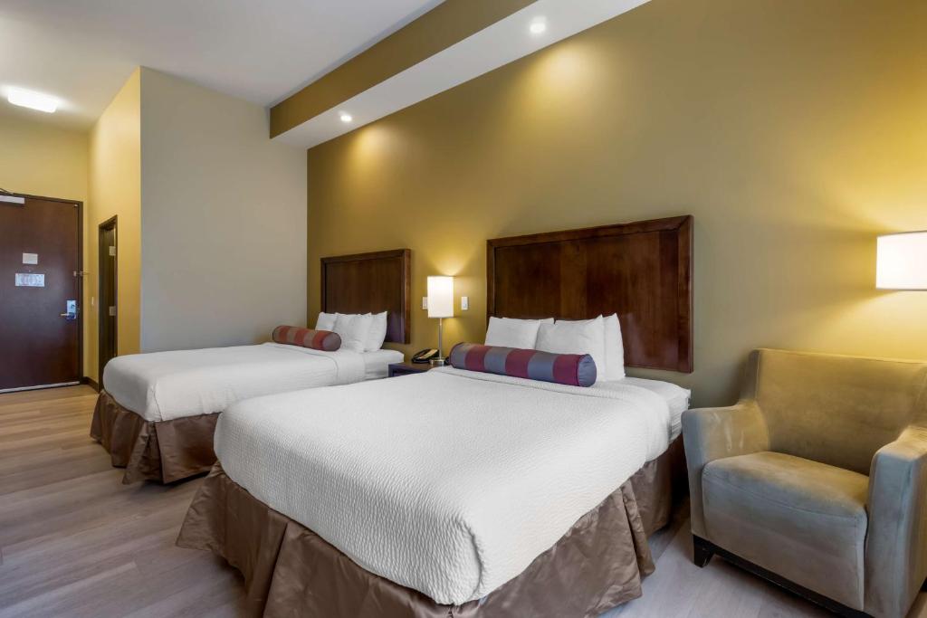 Postel nebo postele na pokoji v ubytování Best Western Plus Lacey Inn & Suites