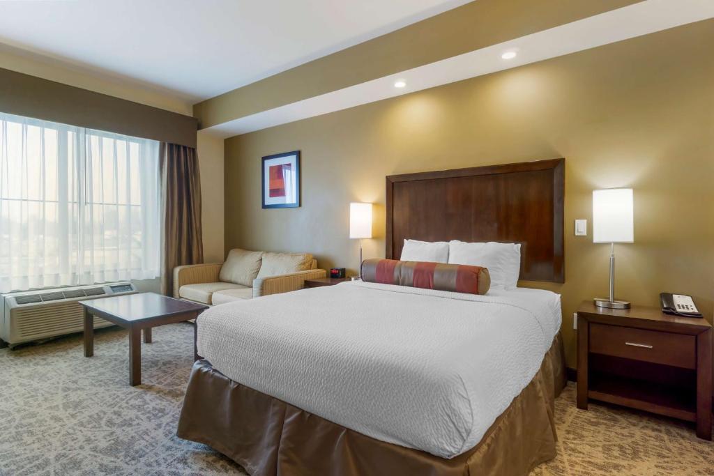 Postel nebo postele na pokoji v ubytování Best Western Plus Lacey Inn & Suites