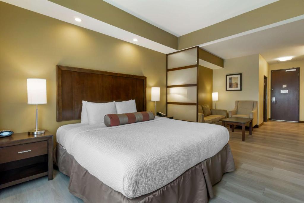 Postel nebo postele na pokoji v ubytování Best Western Plus Lacey Inn & Suites