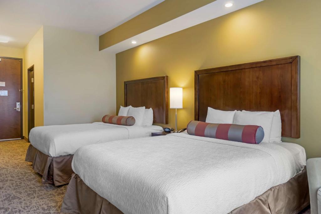 Postel nebo postele na pokoji v ubytování Best Western Plus Lacey Inn & Suites