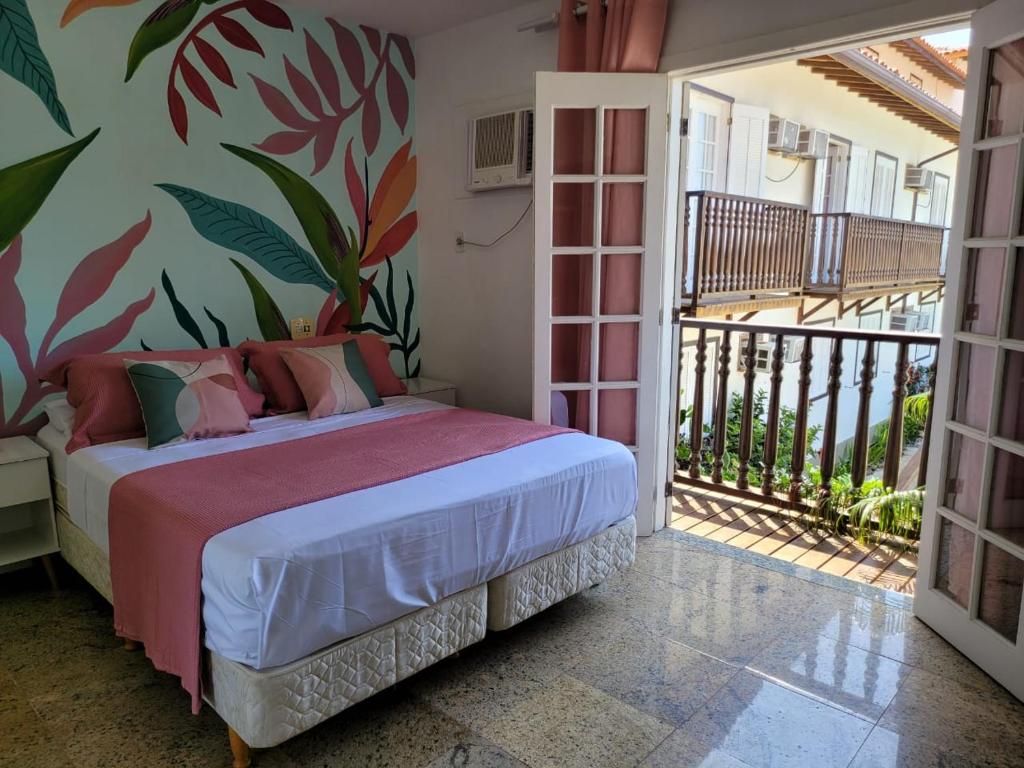 a bedroom with a bed and a balcony at Pousada Costa Del Sol in Búzios