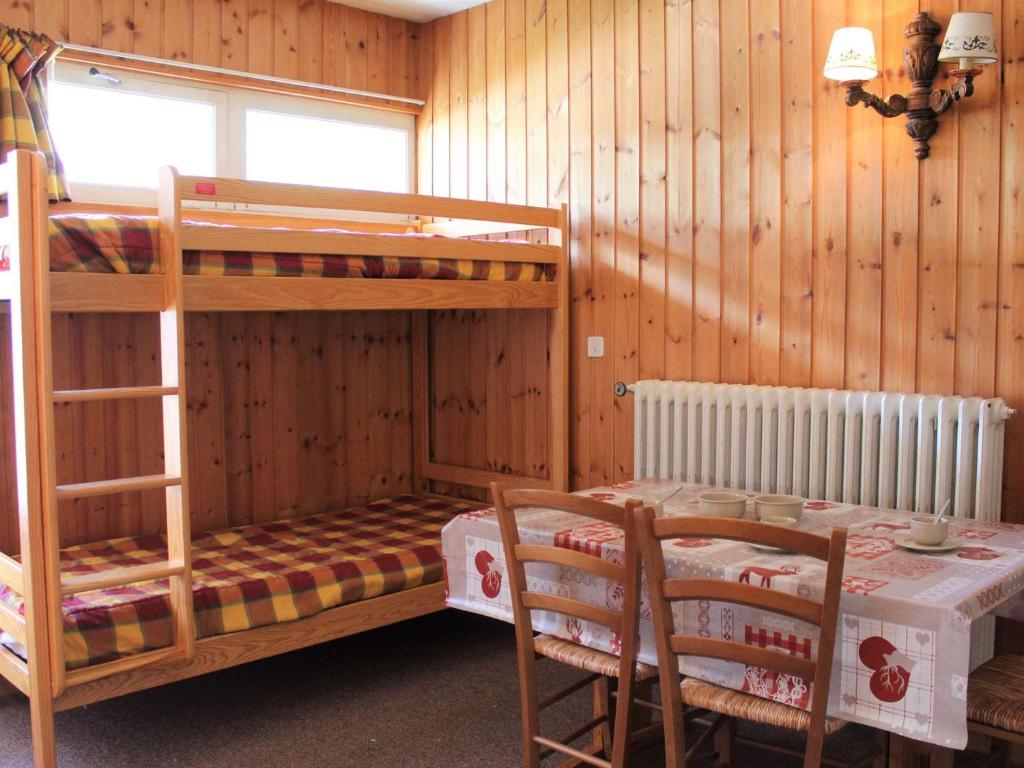 Giường trong phòng chung tại Studio 4 couchages proche pistes et commerces à Vars - FR-1-330B-132