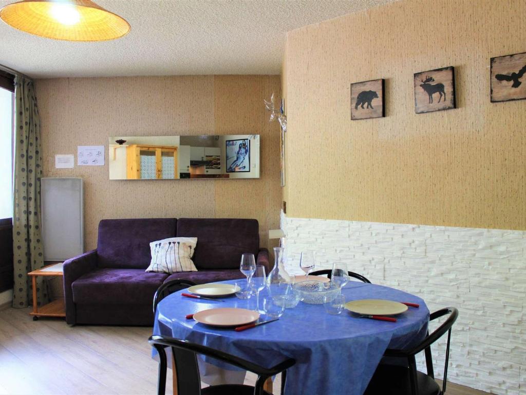 a living room with a blue table with chairs and a couch at Appartement Vars, 1 pièce, 4 personnes - FR-1-330B-143 in Vars