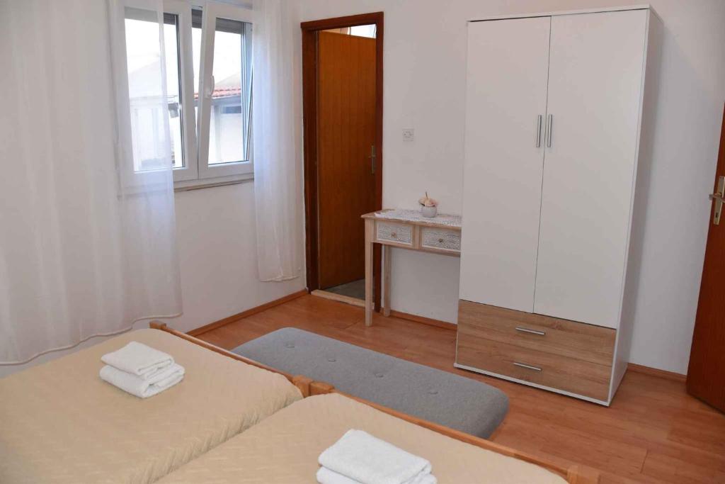 Posteľ alebo postele v izbe v ubytovaní Apartment in Biograd na Moru - Biograd Riviera 8171